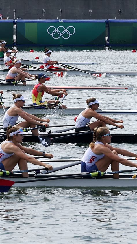 Women's Rowing Welcomes 13 Newcomers for the 2024